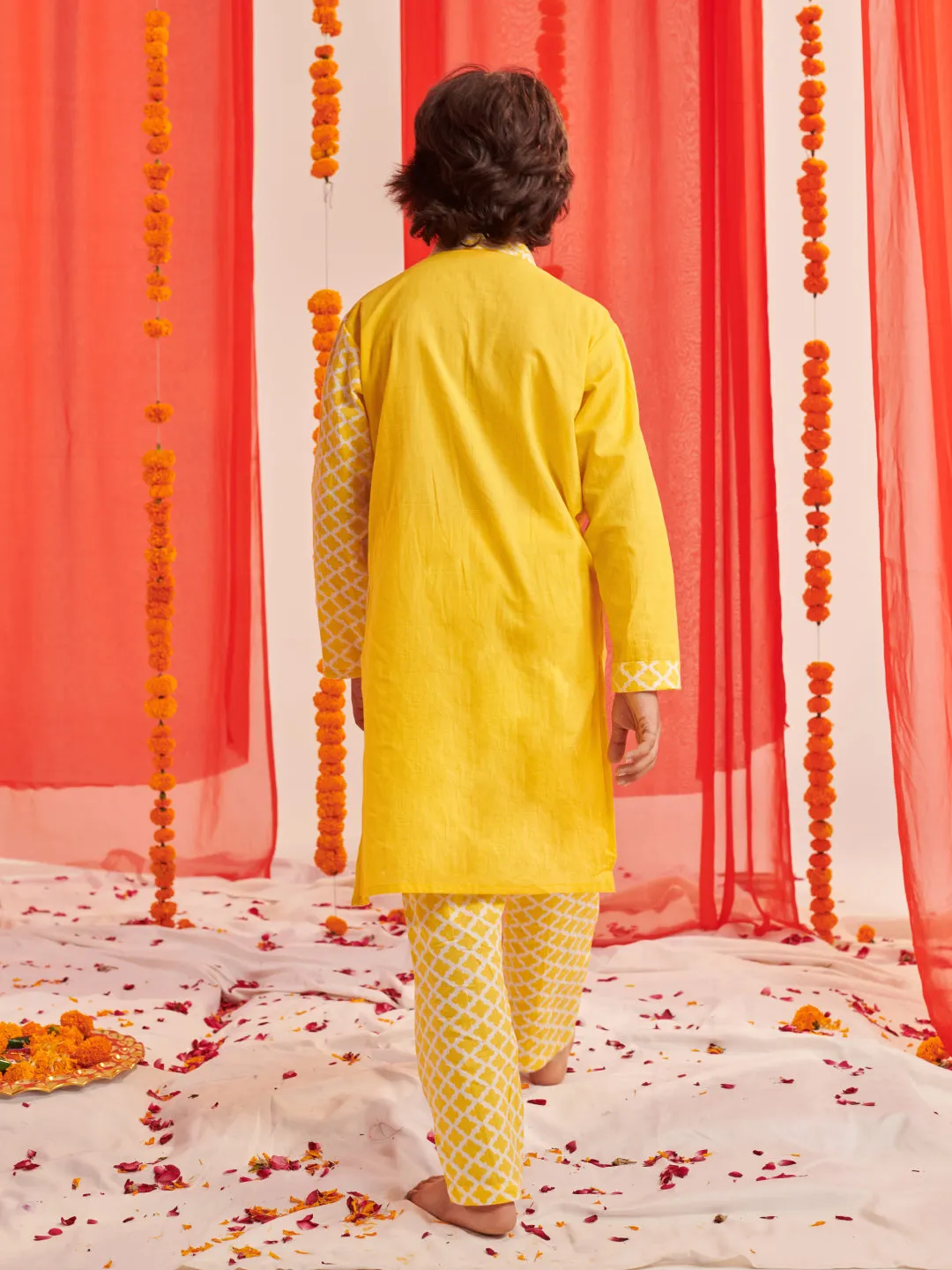 Boys Floral Printed Regular Kurta With Pyjamas