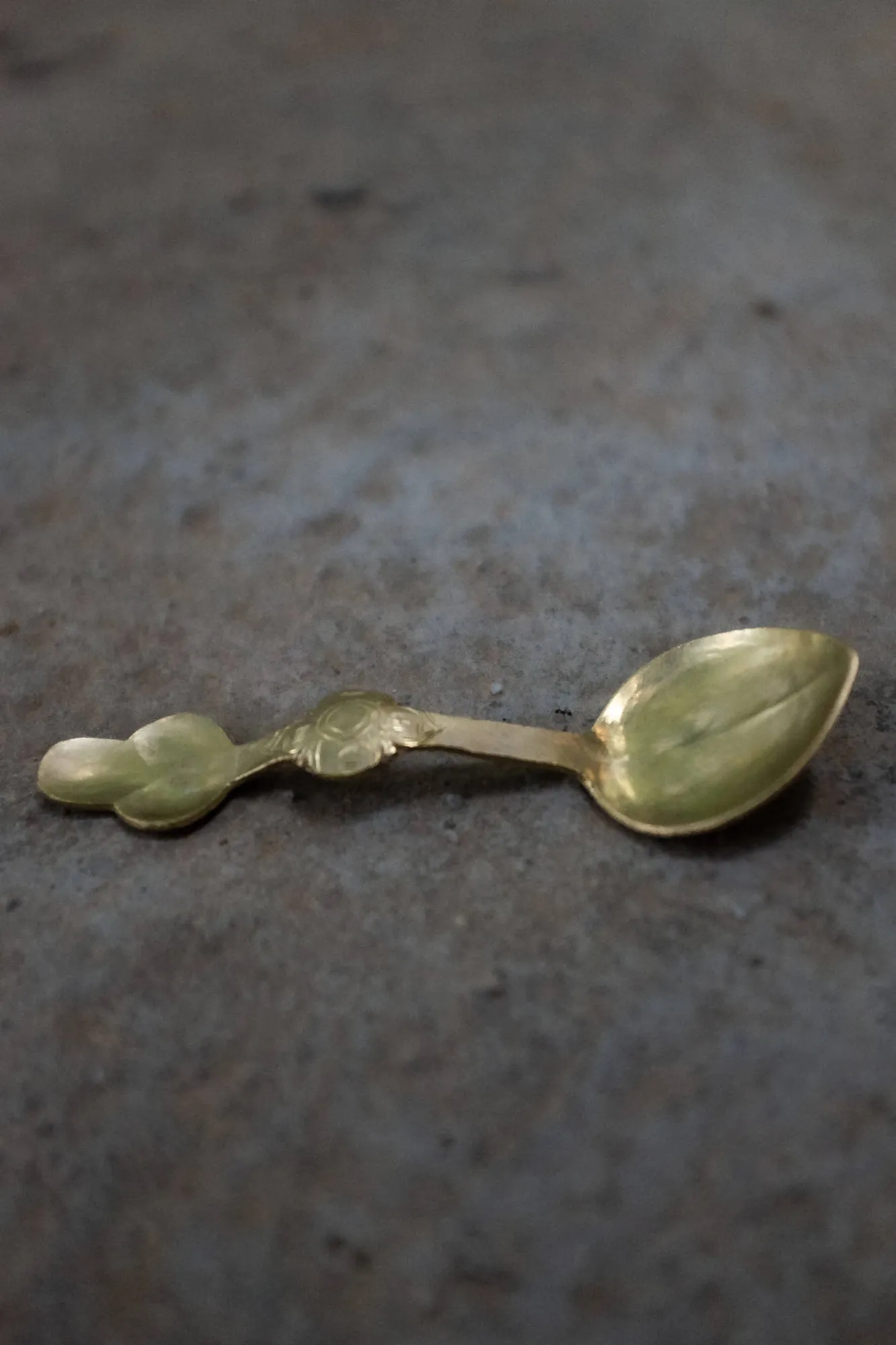 SUGAR SPOON WITH TRADITIONAL DESIGN