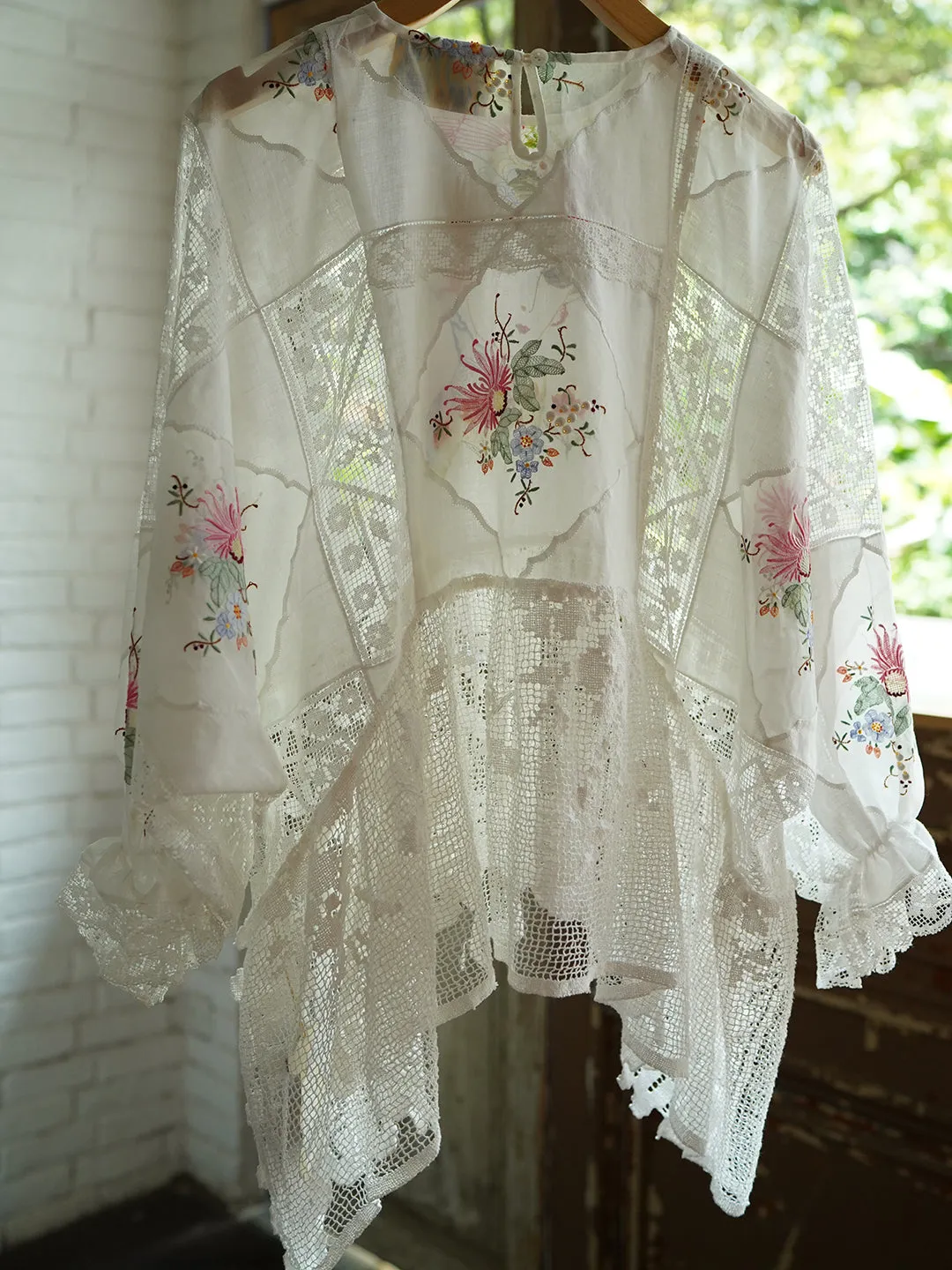 Unlogical Poem Elegant Style Floral Embroidered Patchwork Lace Blouse